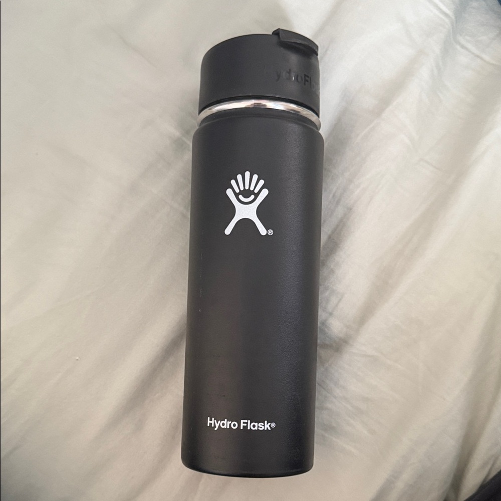 Hydro Flask 20oz Matte Black Bottle